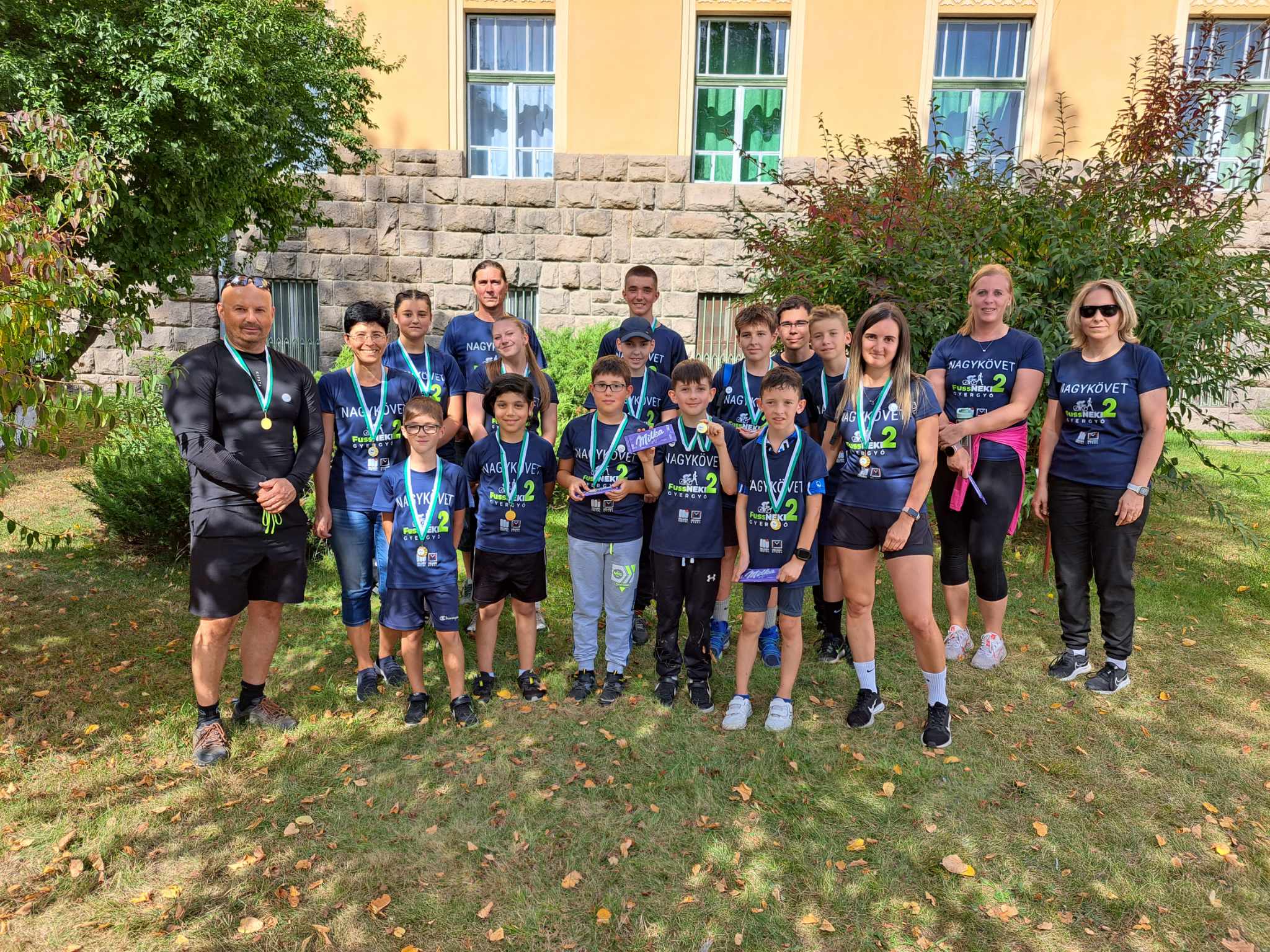 Hullahopp karikák és a kitűzött összeg túlszárnyalása